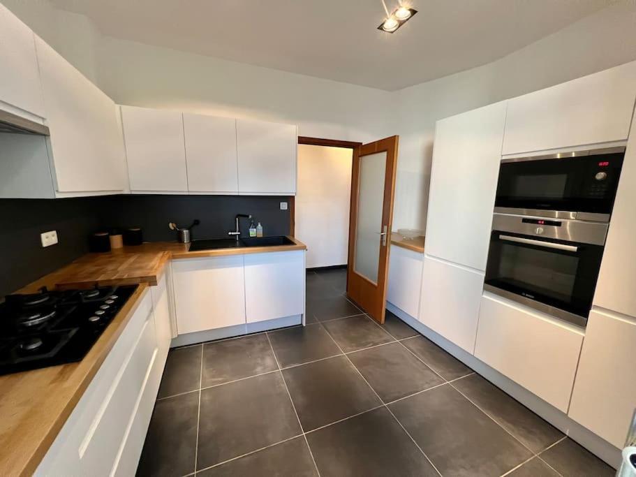 Bellevue - Grand Appartement Pour 5 Sur Les Quais De La Meuse Liegi Esterno foto