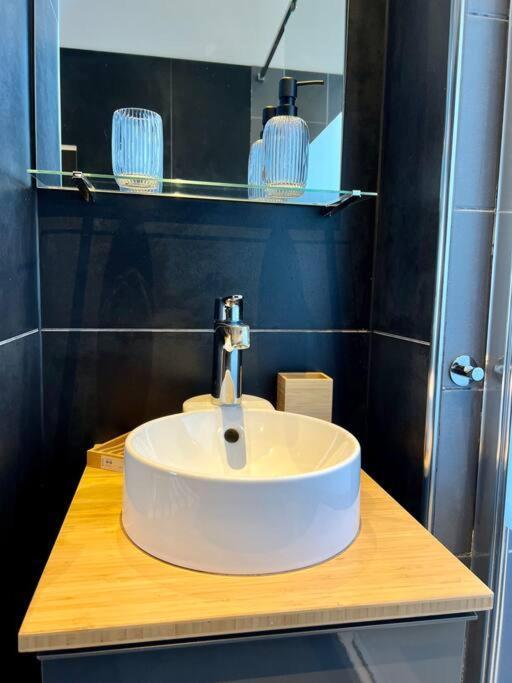 Bellevue - Grand Appartement Pour 5 Sur Les Quais De La Meuse Liegi Esterno foto